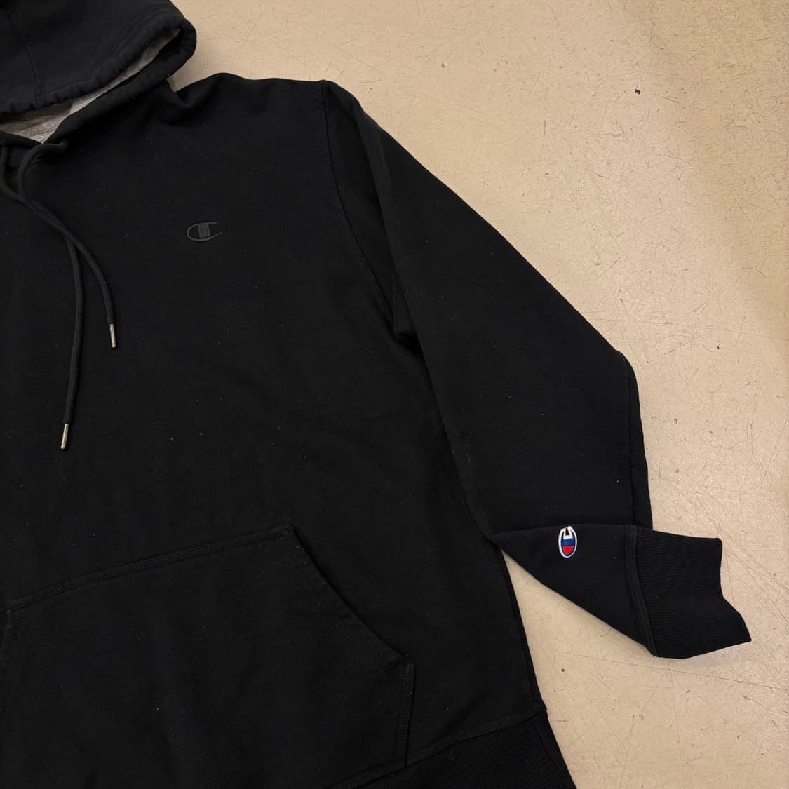 챔피온 블랙 스몰로고 후드티 상품이미지2