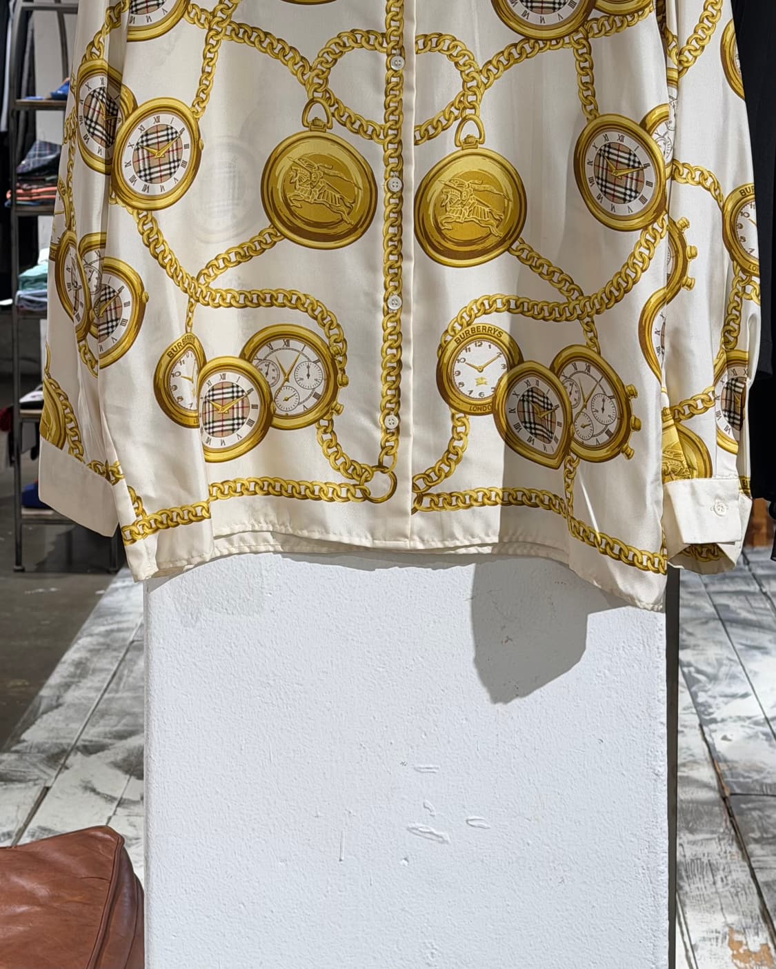 버버리 아이보리 시계 패턴 실크 셔츠 상품이미지5