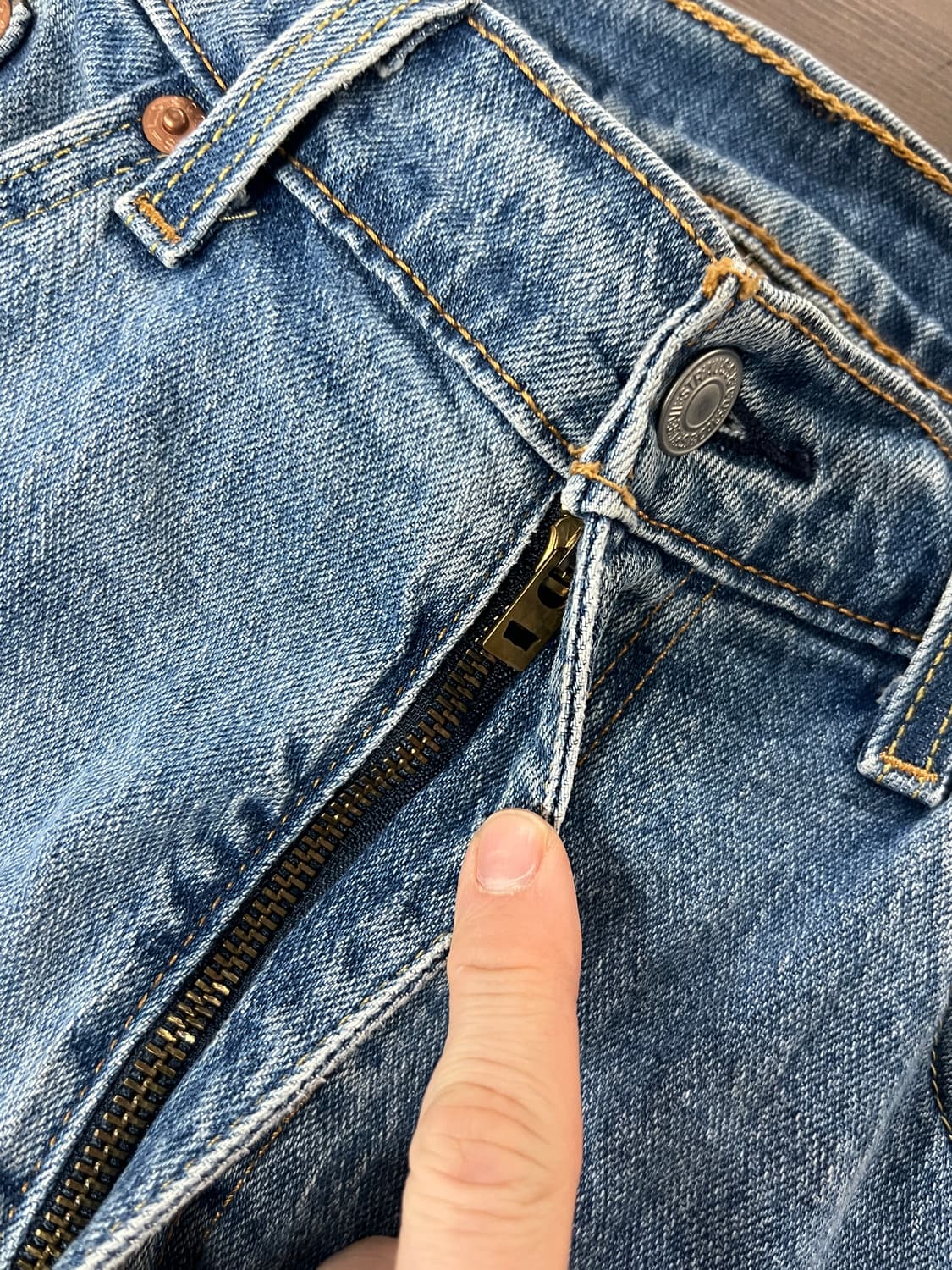 Levis 리바이스 505 레귤러 스트레이트 연청 데님 팬츠 상품이미지5