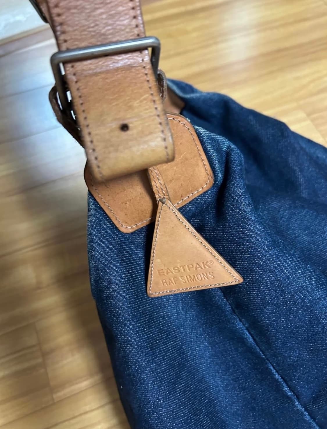 라프시몬스X이스트팩데님 호보백 상품이미지4