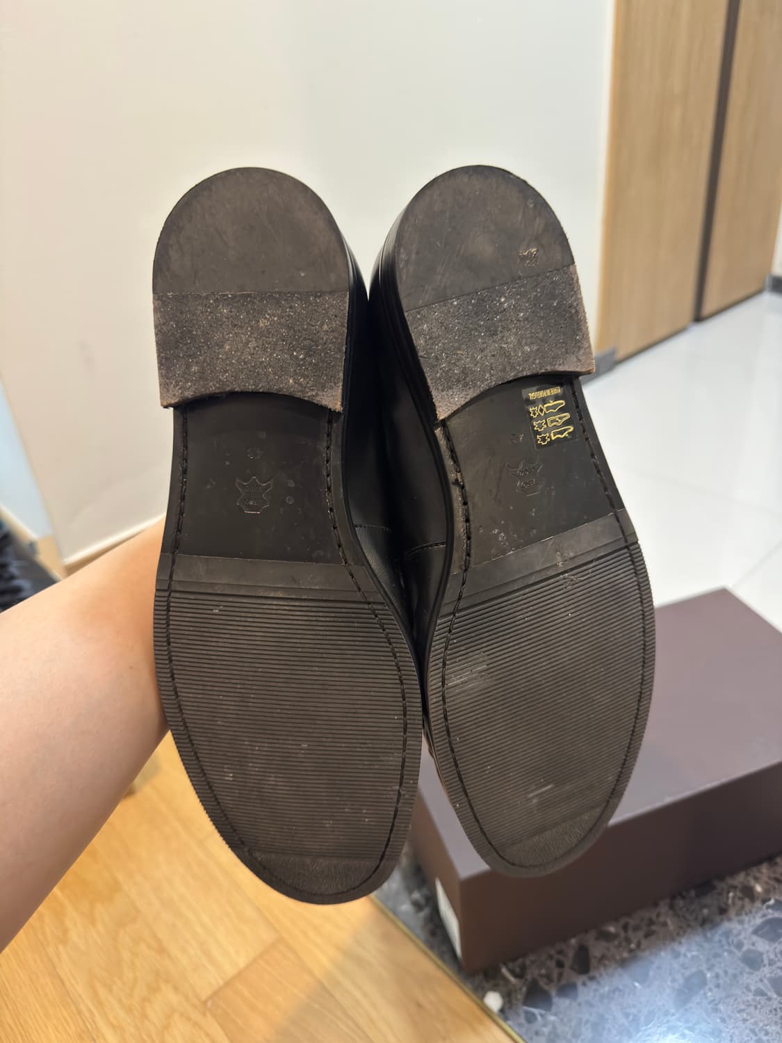 세퍼 Sefr Mantra Loafer 43 언라인드 로퍼 극미중고 상품이미지3