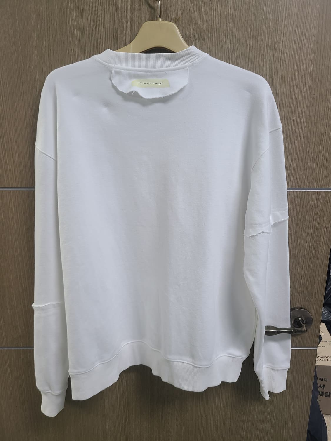 아더에러 맨투맨 화이트  상품이미지5