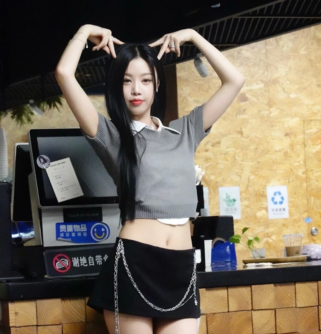 애즈온 shy v neck knit gray 상품이미지1