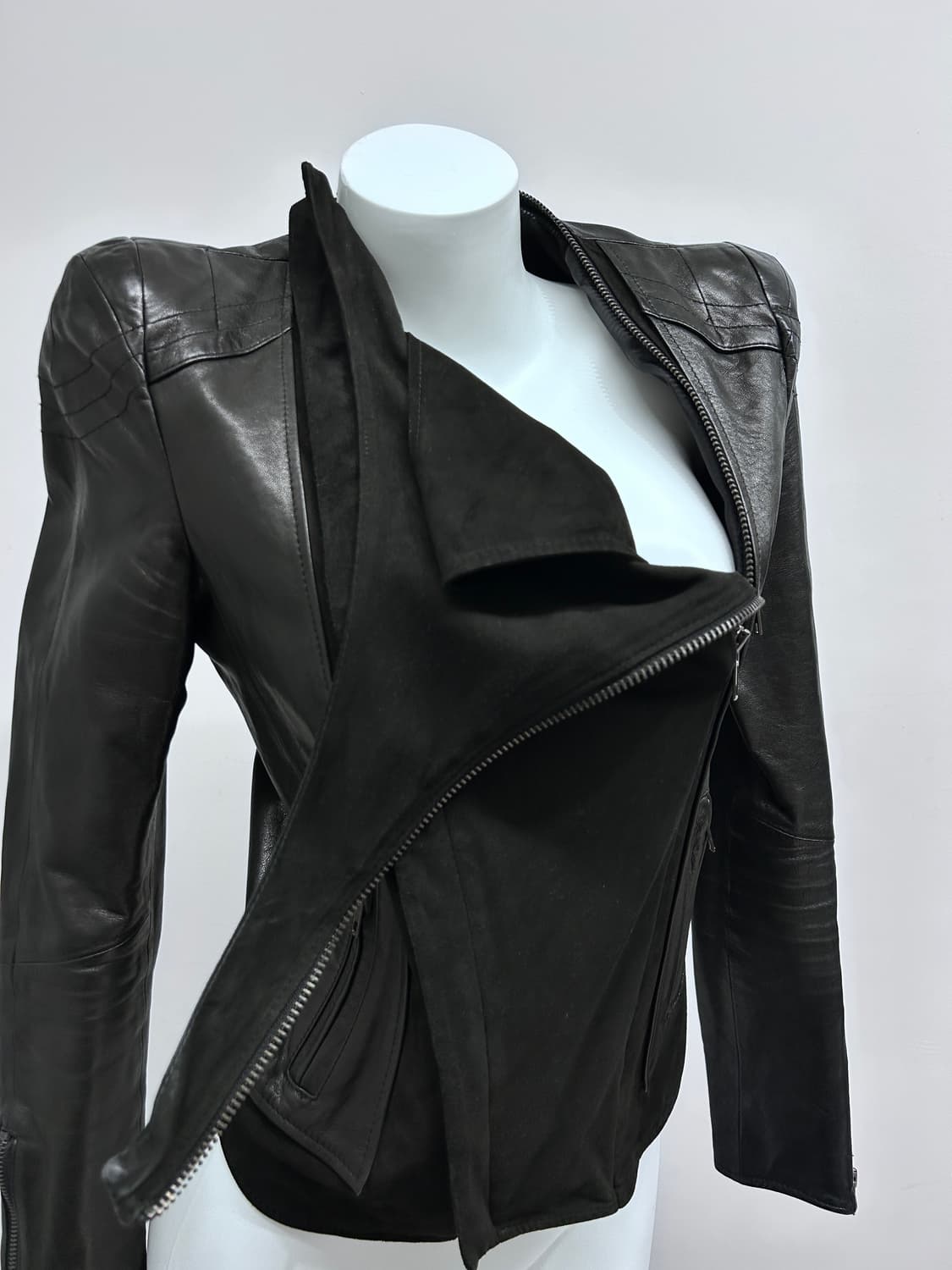 드레이프 넥 풀 오버 지퍼 램스킨 자켓 상품이미지9