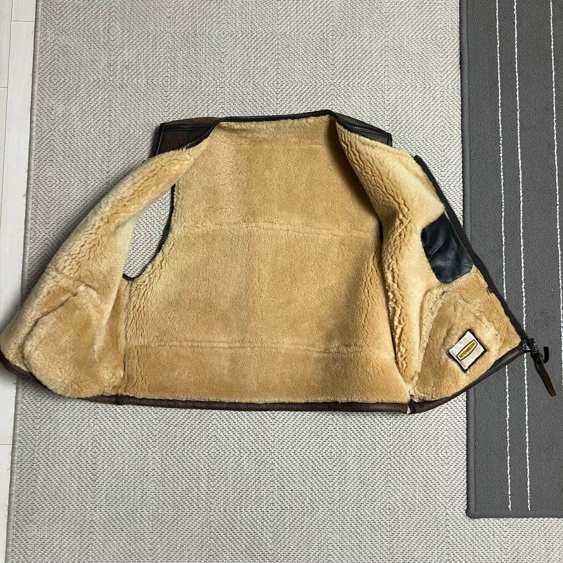 인터메조 빈티지 가죽 무스탕 조끼 상품이미지3