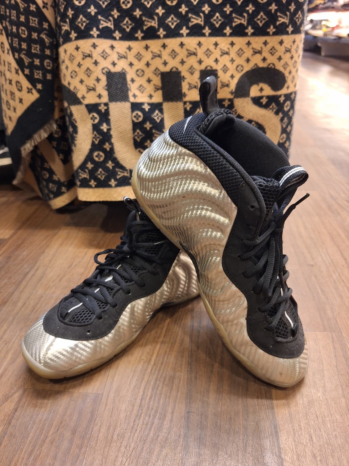 나이키 폼포짓 원 실버280 상품이미지2