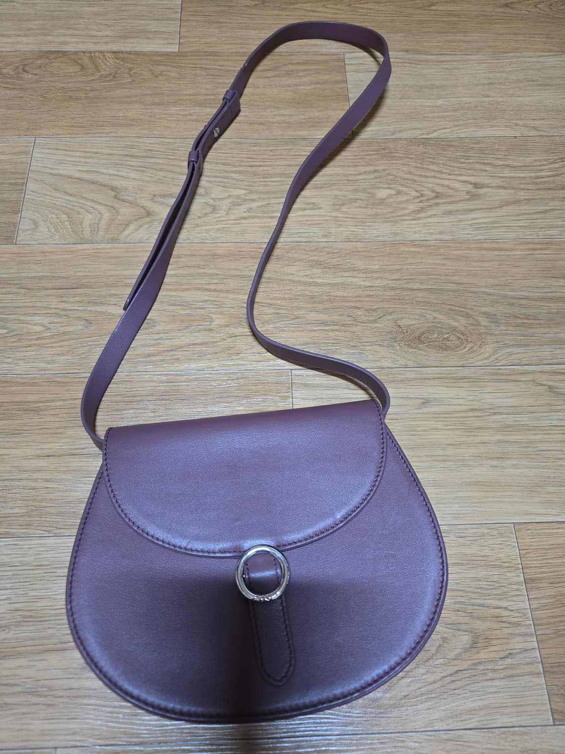 AIOU  앤드아이오유 정품 소가죽 미니 크로스백 상품이미지1