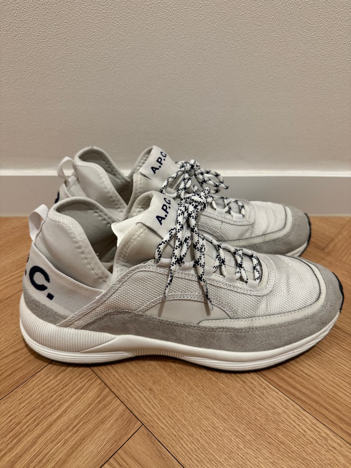 아페쎄 런어라운드 스니커즈 (42사이즈) 상품이미지1