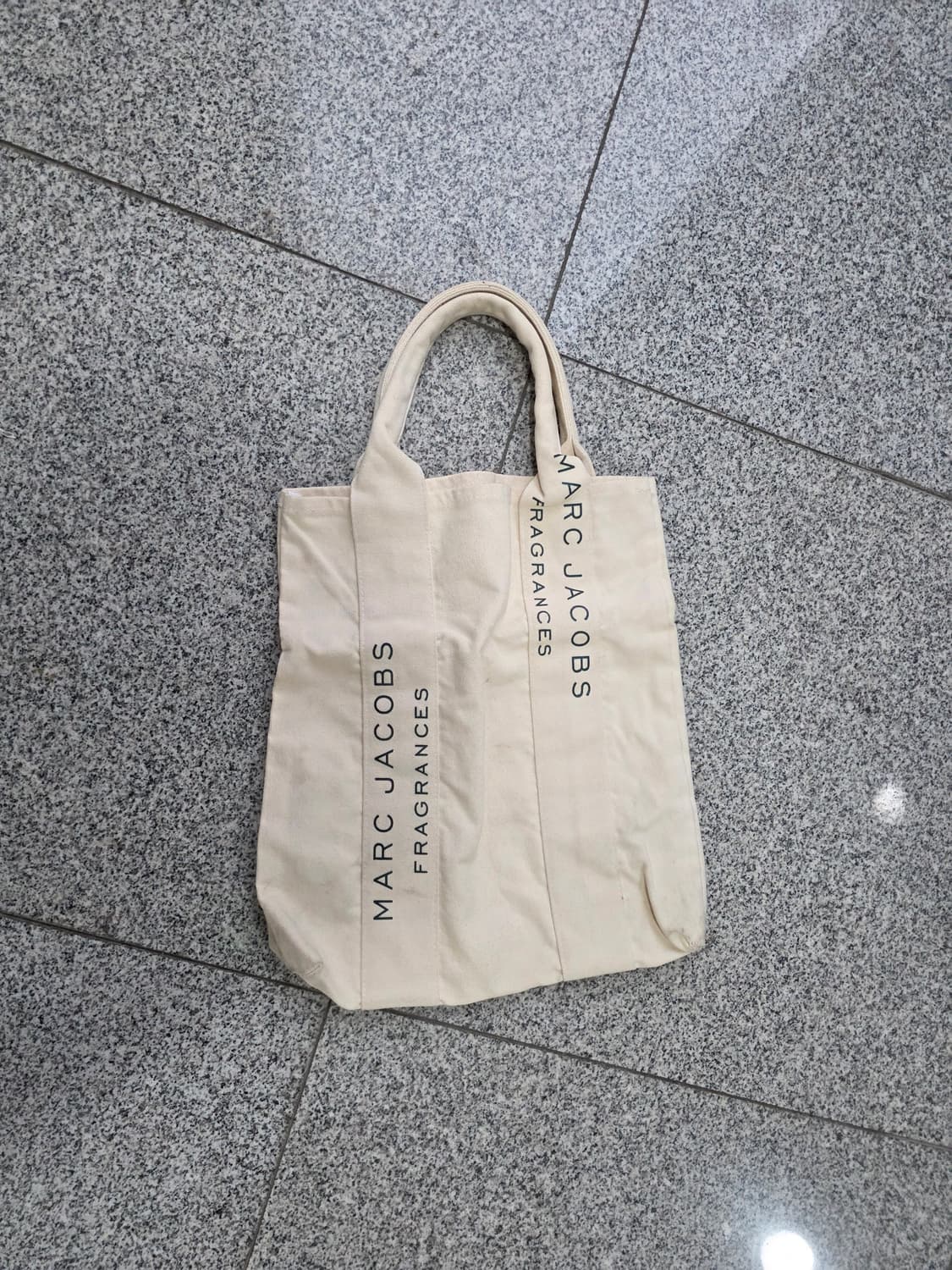 마크제이콥스 에코백 상품이미지1