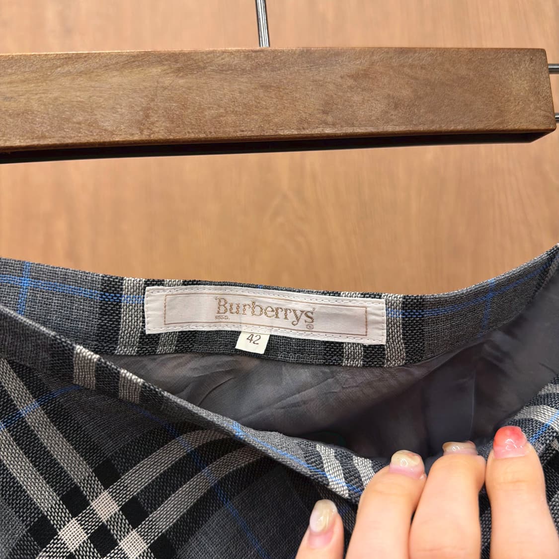 버버리 울 미디 스커트 노바 체크 패턴 디테일 A라인 차콜 그레이 상품이미지6