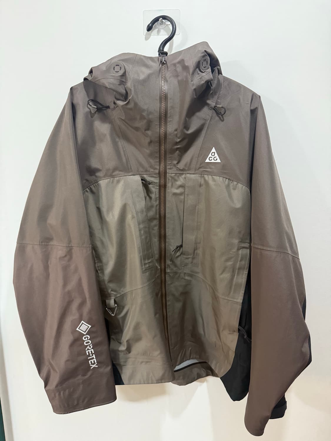 나이키 ACG 스톰핏 ADV 고어텍스 미저리 릿지 자켓 아이언 스톤 - 상품이미지2