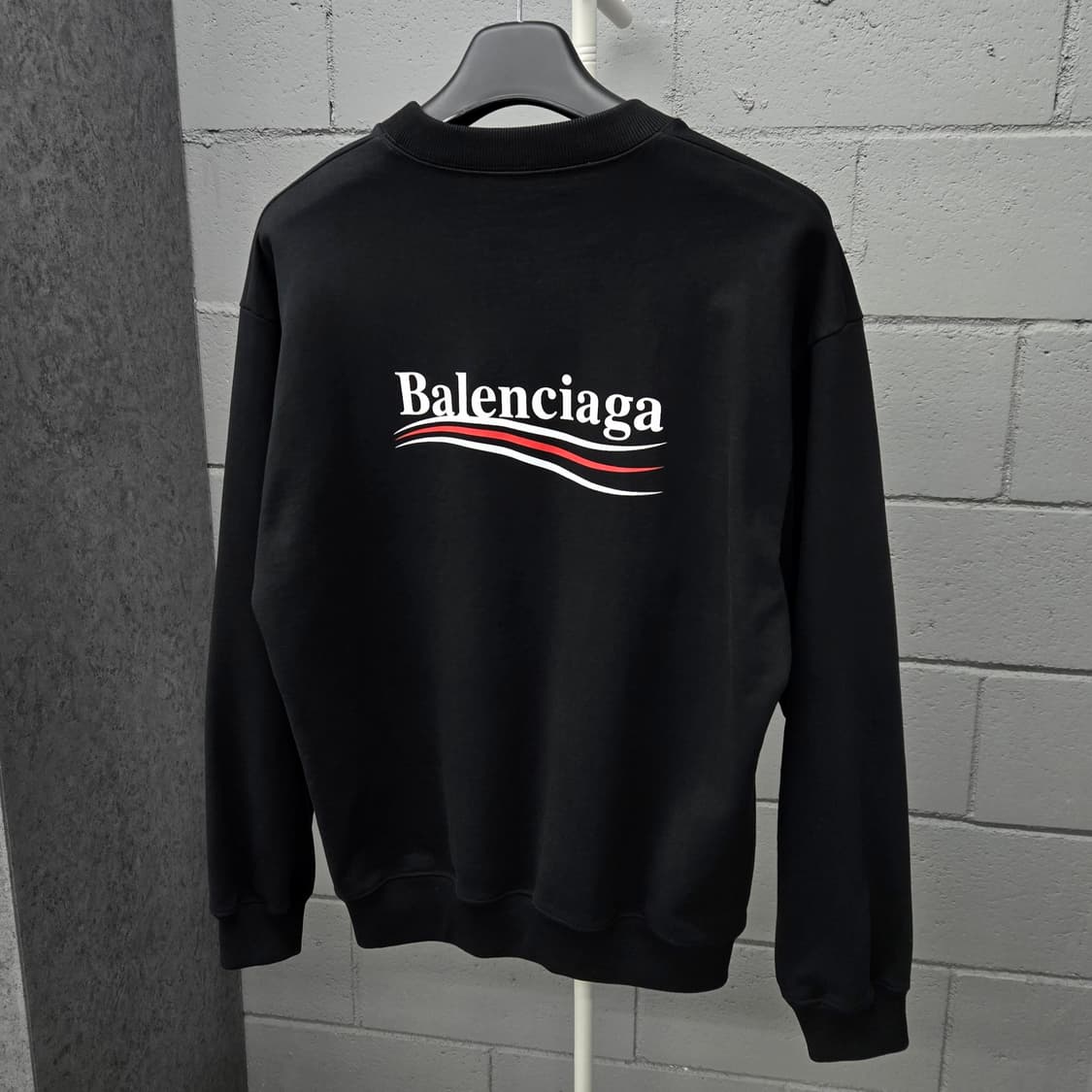 백화점판 / 발렌시아가 웨이브로고 맨투맨 L 상품이미지2