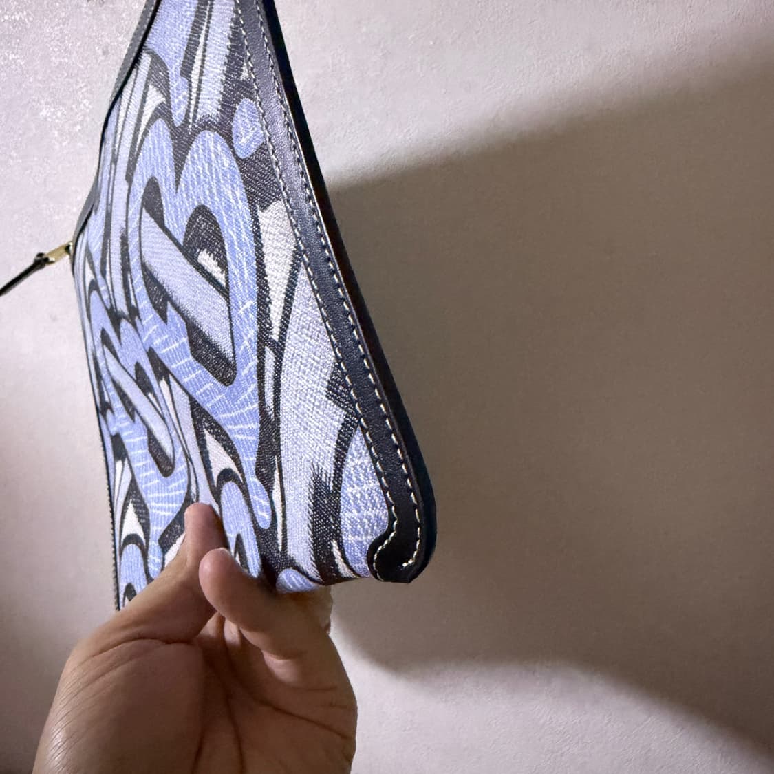 버버리 로고 패턴 클러치백 상품이미지9