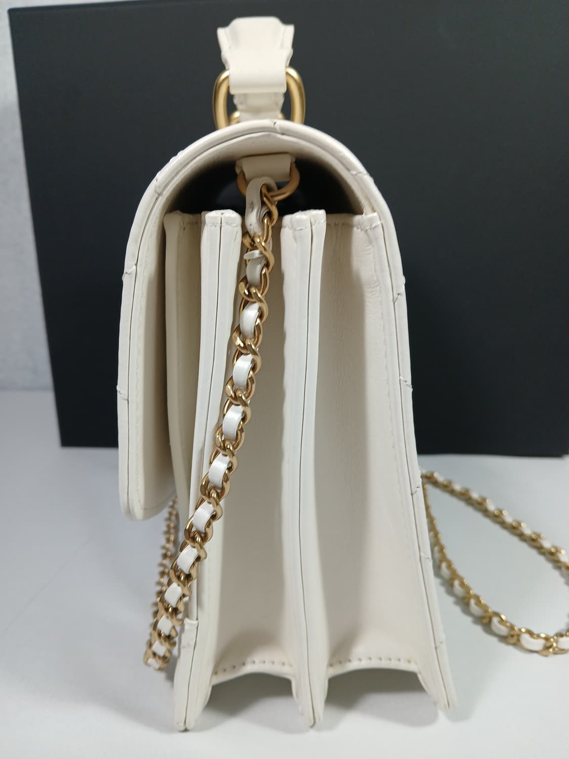 샤넬 23시즌 탑 핸들 플랩백 AS4184 상품이미지5