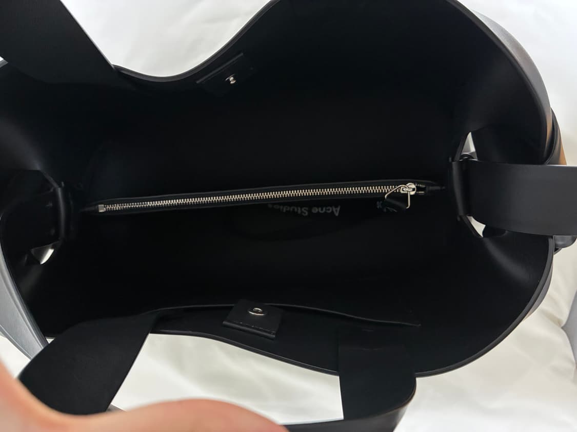 아크네 스튜디오 무스비 토트백 미디사이즈 블랙 상품이미지9