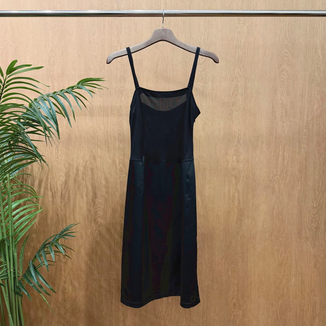 펜디 슬리브리스 롱 원피스 하프 시스루 A라인 벨트 루프 디테일 블랙 상품이미지1