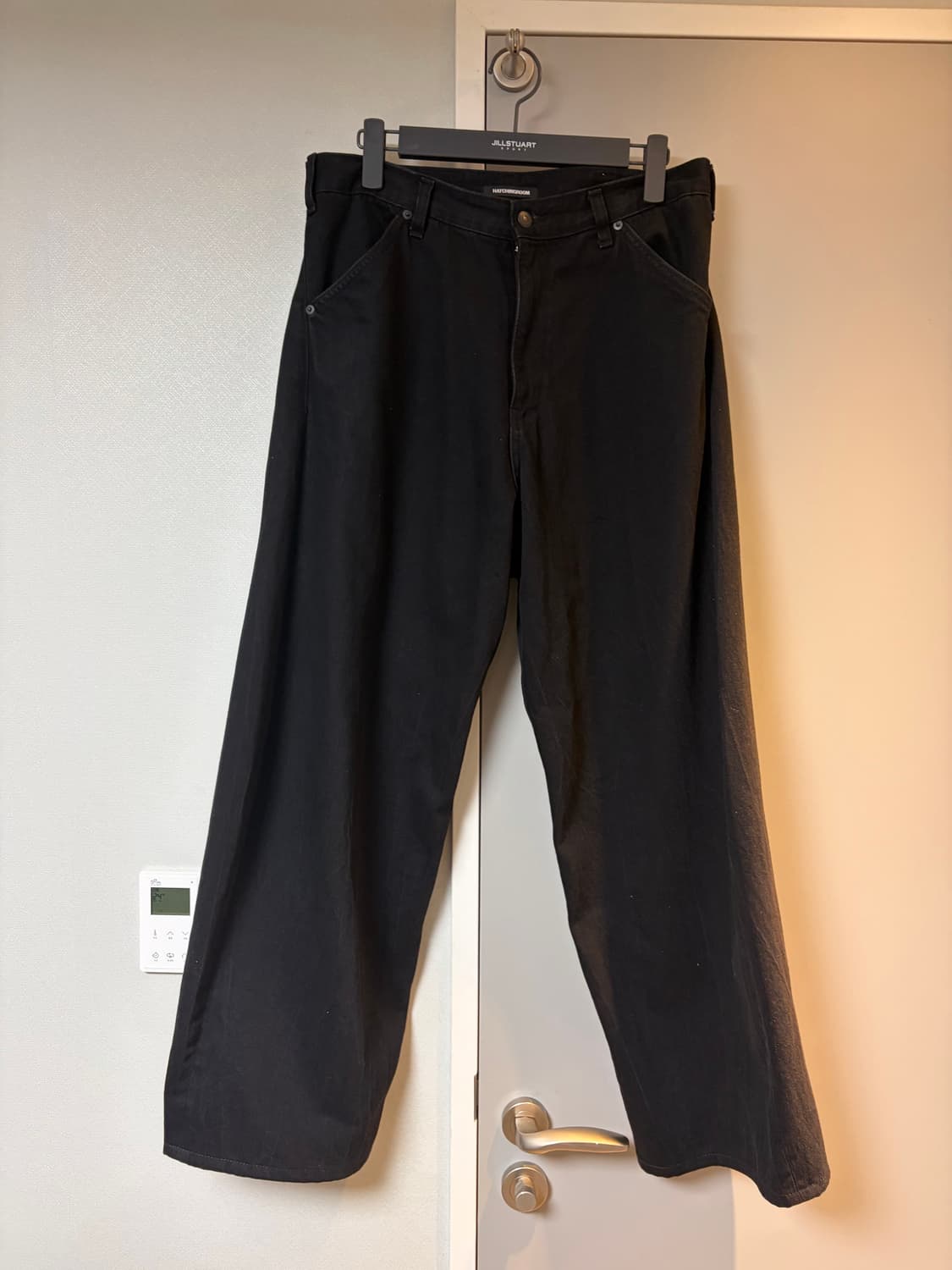 해칭룸 x Surl 와이드 커브드진 워시드 블랙 상품이미지1