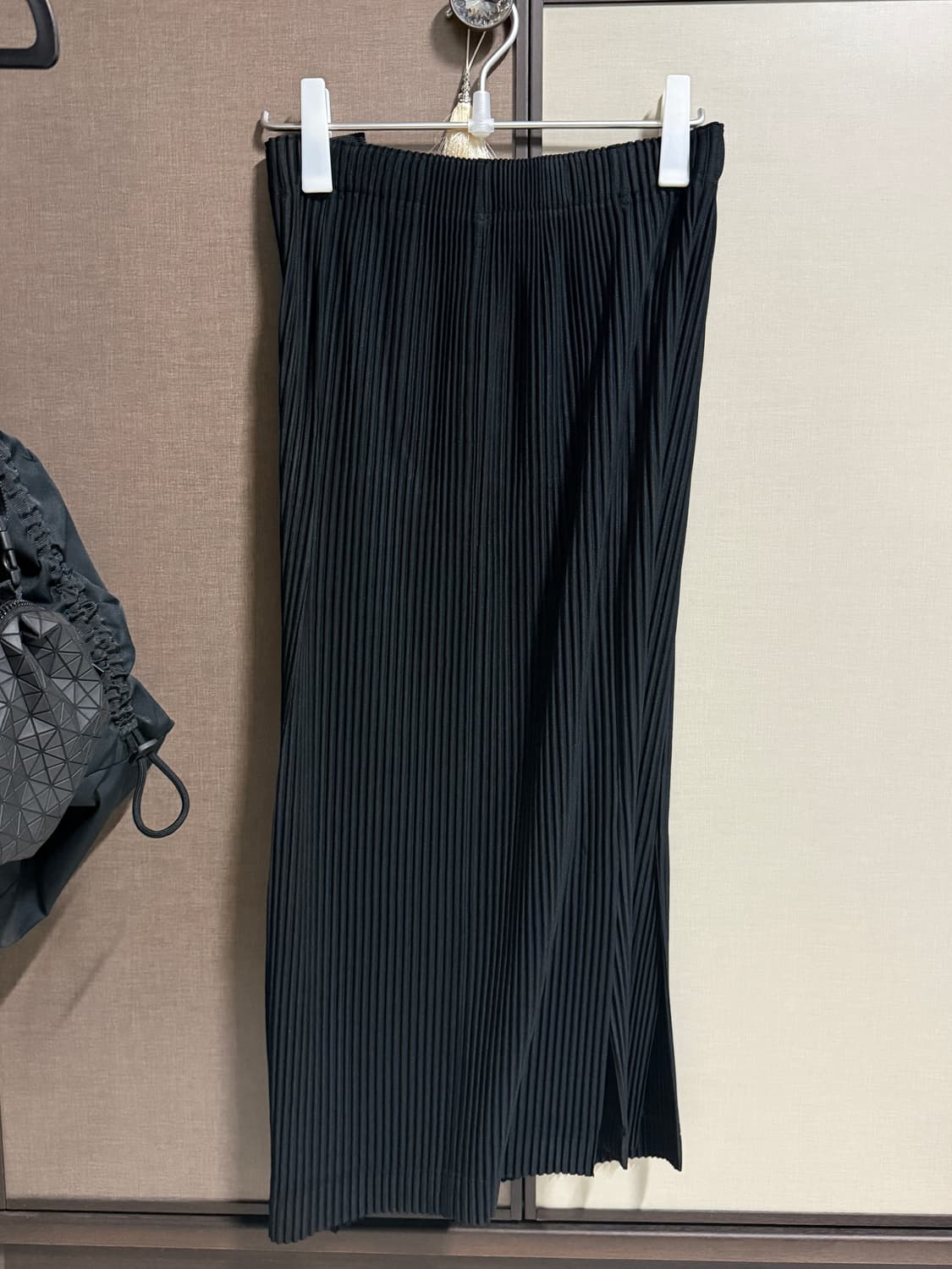 옴므플리세 12월 뒷절개 크롭팬츠 상품이미지1