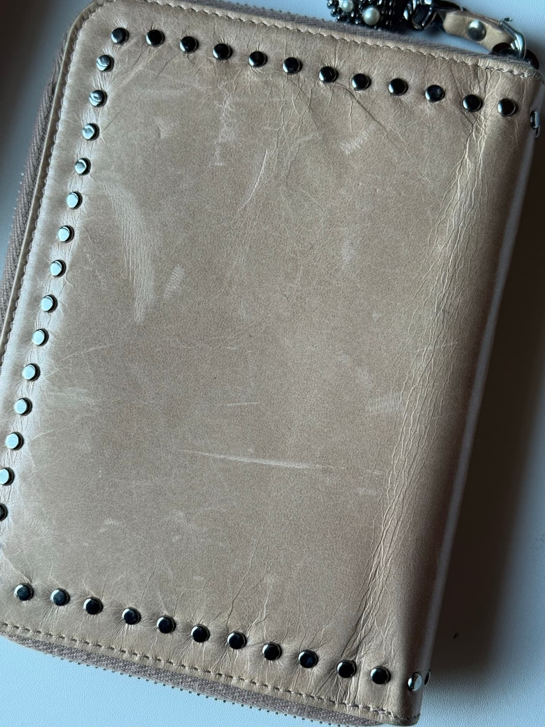 무료배송)MIUMIU 미우미우 A7 다이어리 커버 핑크베이지 상품이미지6