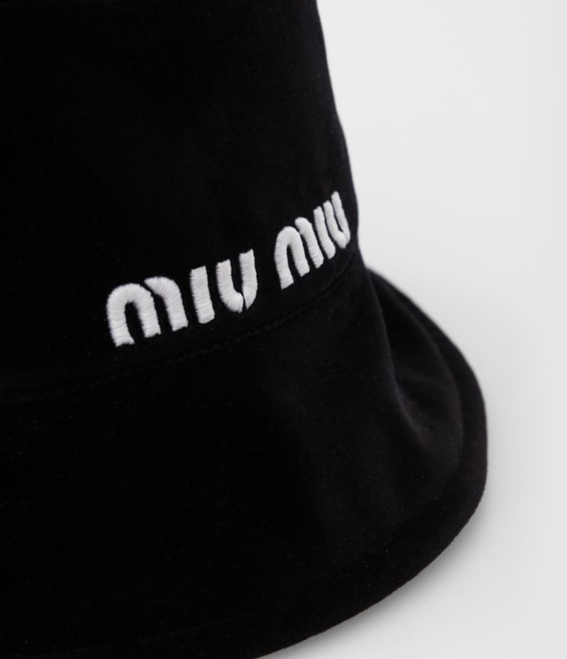 S 텍달린 새상품 정품 미우미우 miu miu 로고 벨벳 버킷햇 모자 캡 상품이미지4