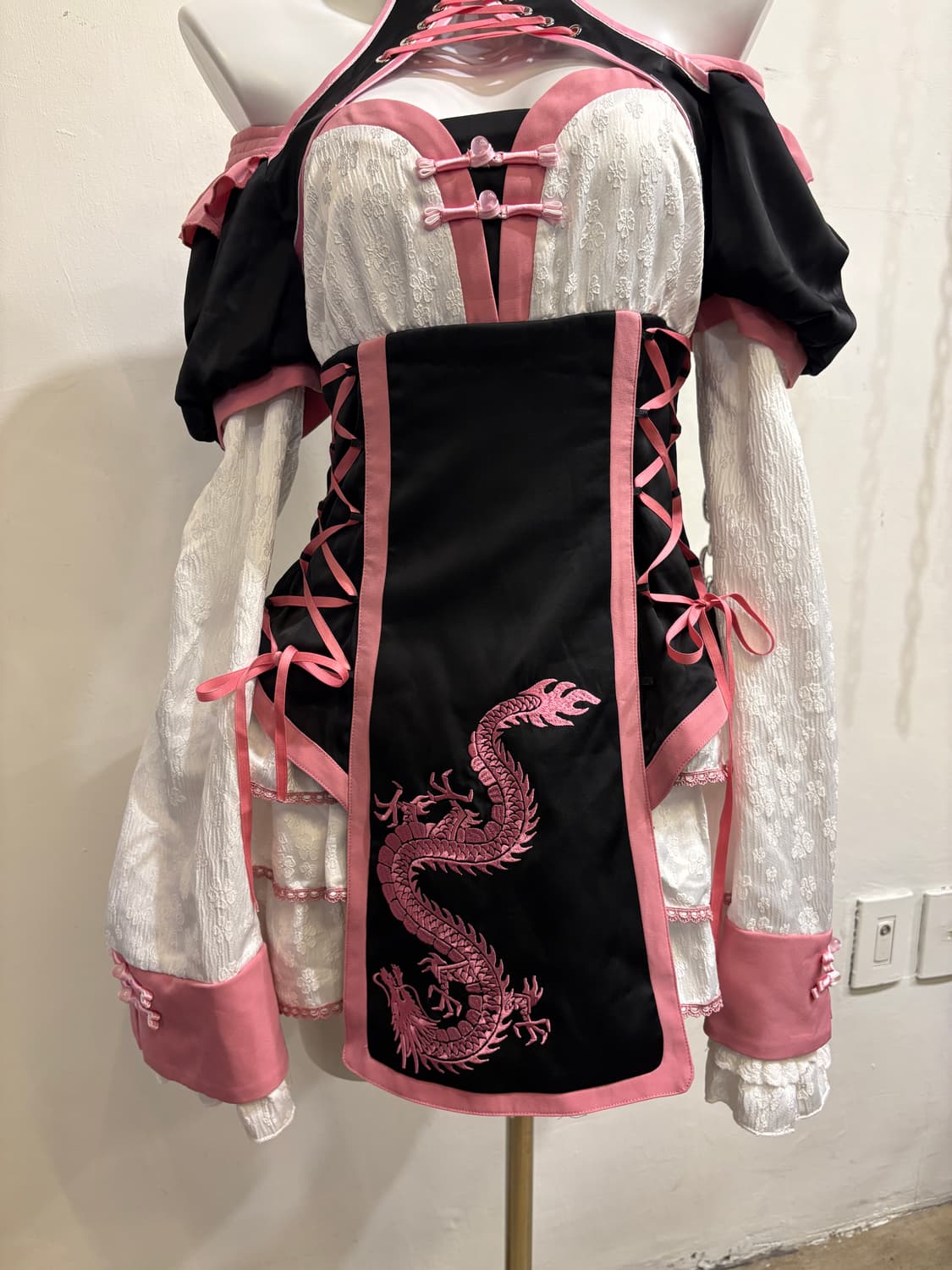 홀터 아일렛 용 플라워 자수 블랙 핑크 원피스 오리엔탈 상품이미지2