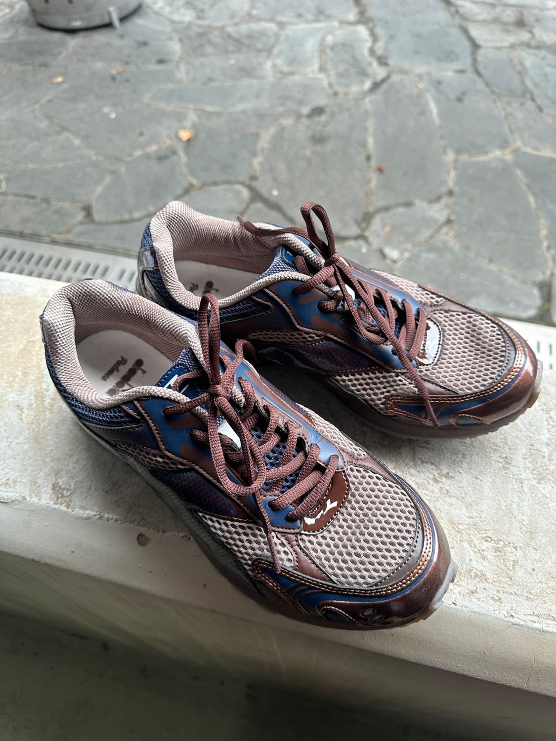 디아도라 운동화 한정판 콜라보 거의 새거 브라운컬러 상품이미지1