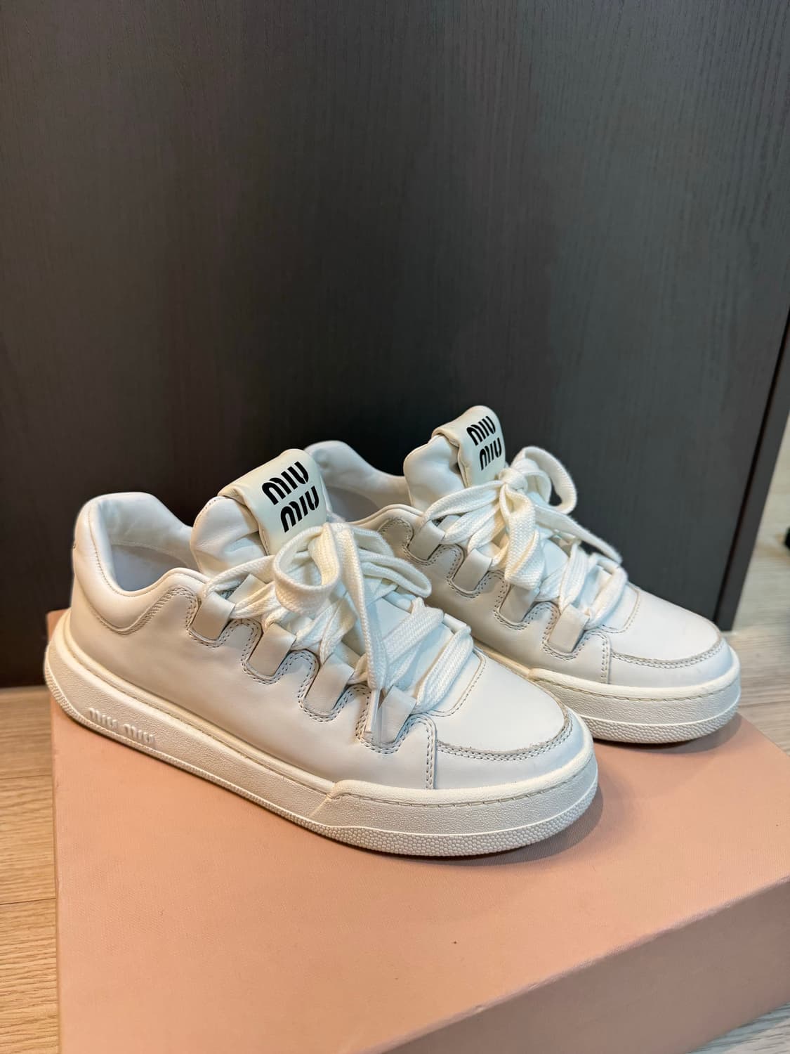 미우미우 화이트 스니커즈 38사이즈(정품) 상품이미지2
