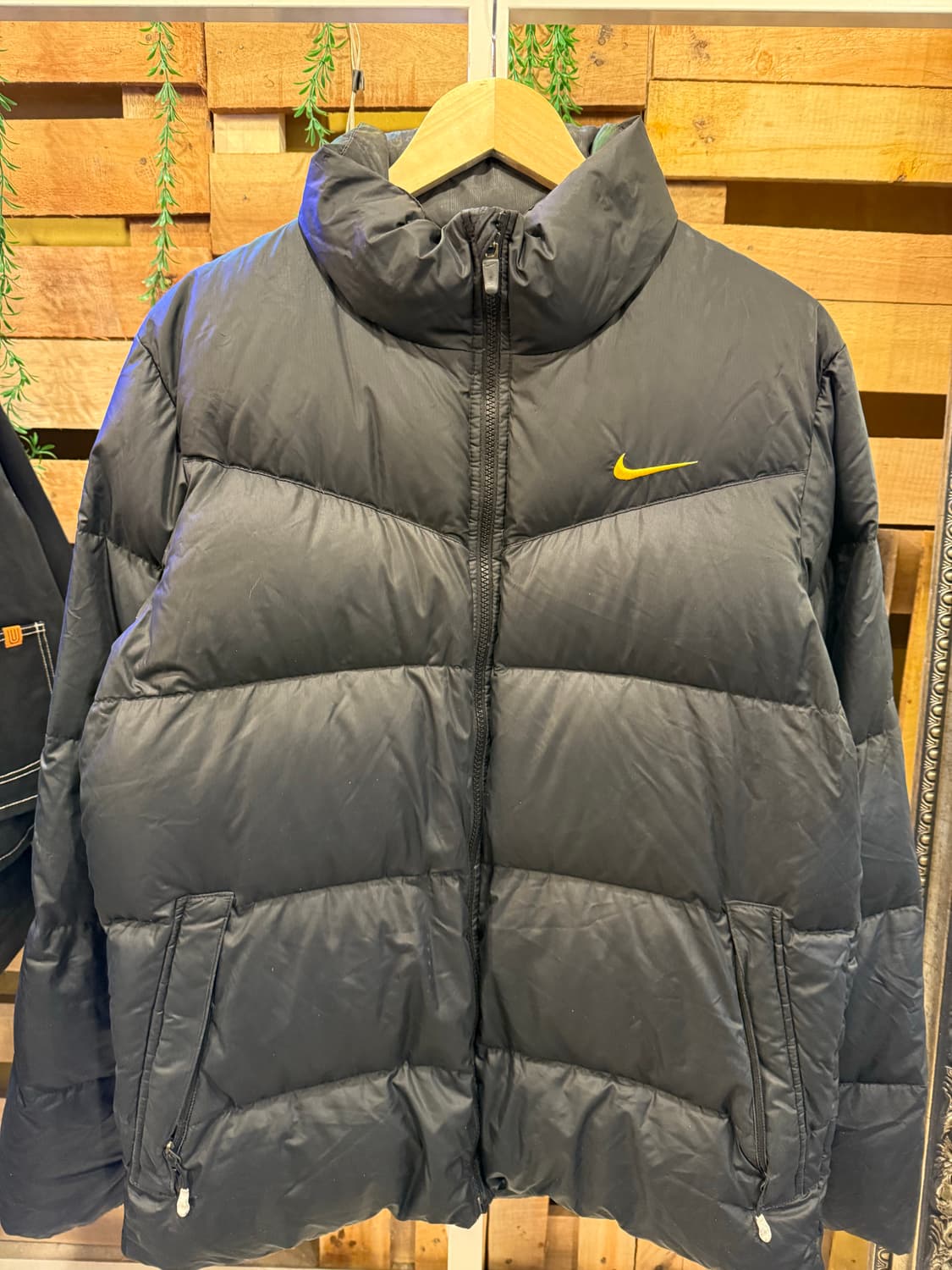 나이키 옐로스우시 블랙 패딩 상품이미지1