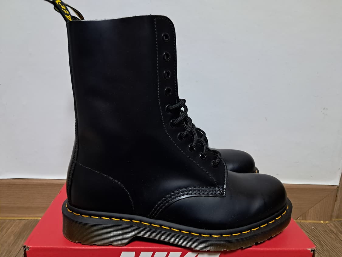 닥터마틴 10홀 부츠 270 상품이미지1