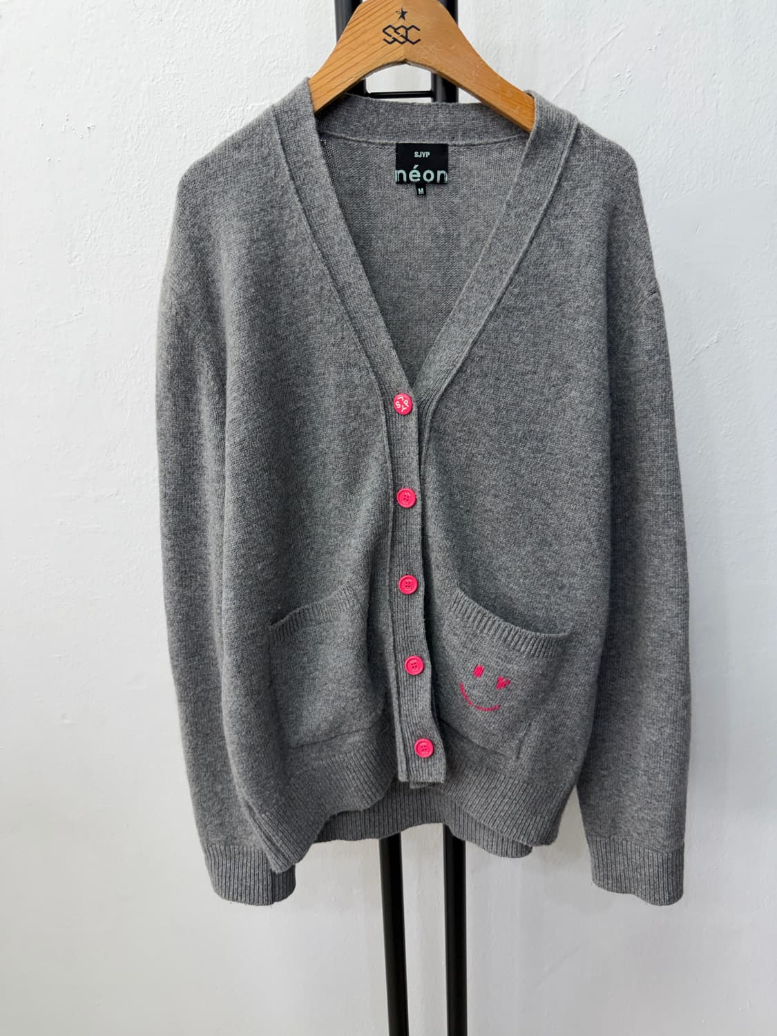 정품) SJYP 한섬 21ss 네온 스마일 자수 가디건 M  상품이미지1