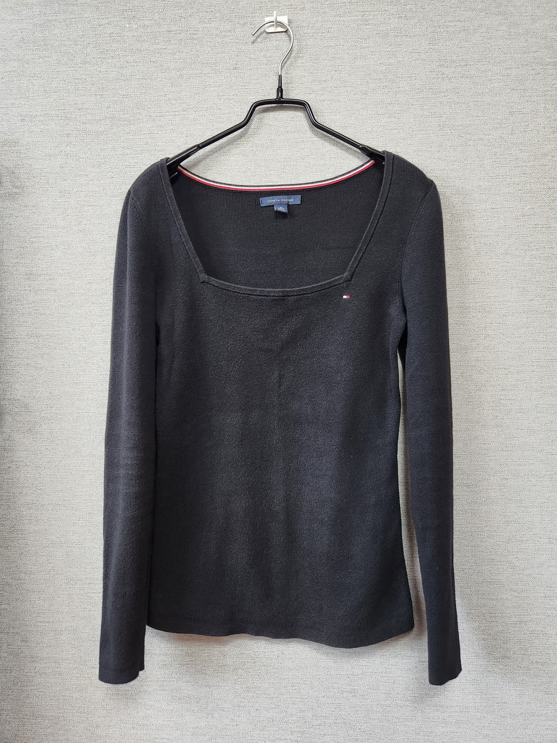 타미힐피거 블랙 스퀘어넥 긴팔 니트탑 상품이미지1