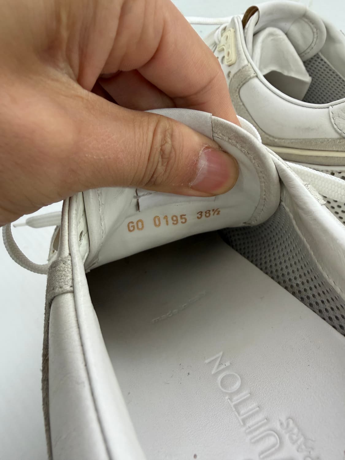 정품) 루이비통 여성 런어웨이 스니커즈 38.5 상품이미지8