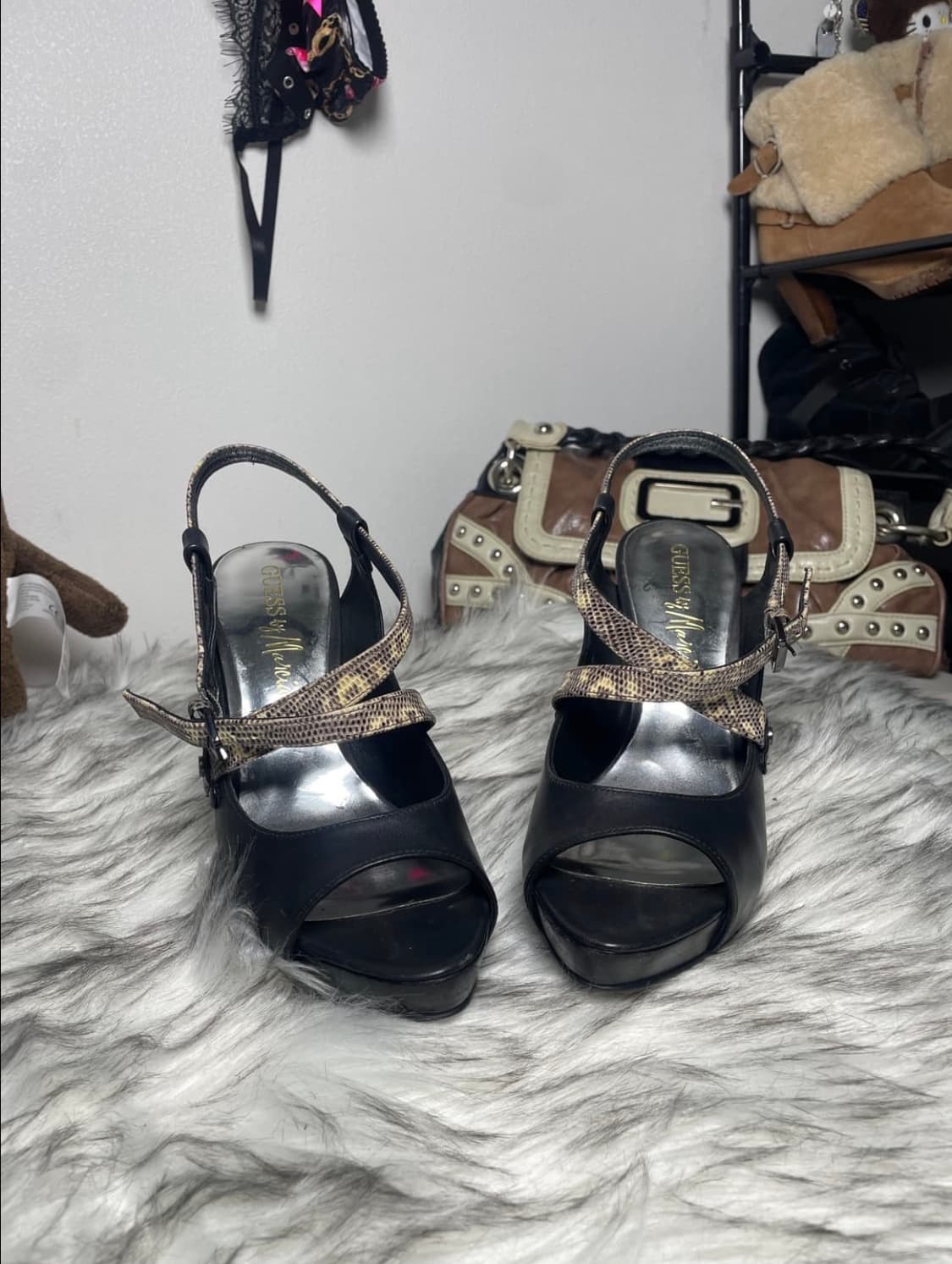 Guess 뱀피 힐 갸루 상품이미지7