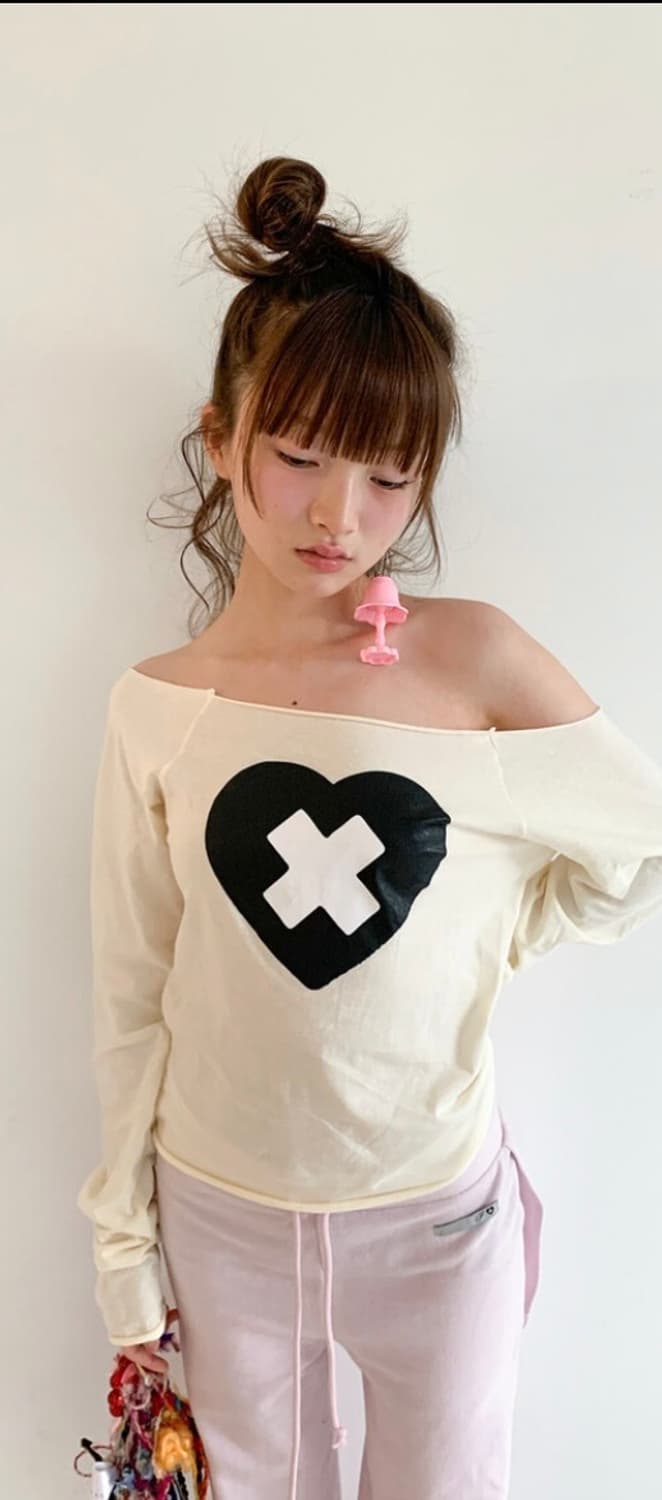 cross heart cut off t-shirt 상품이미지1