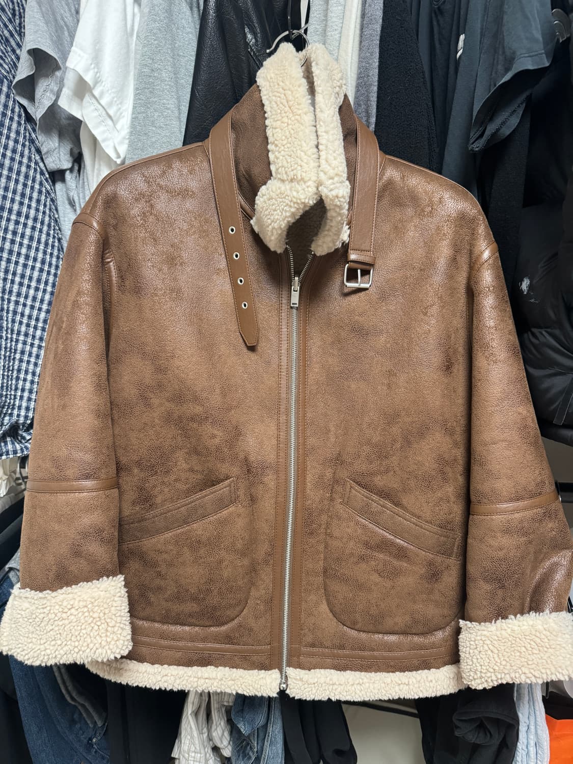 루에브르 시어링 리버시블 무스탕 상품이미지3