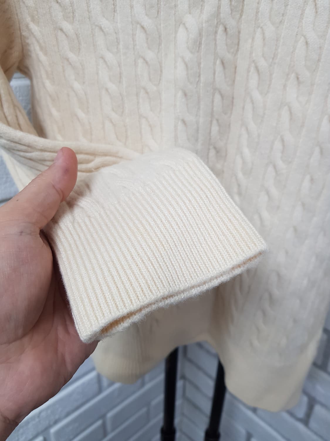 [55/정품] 몽클레어 감마블루 터틀넥 꽈배기니트 상품이미지5