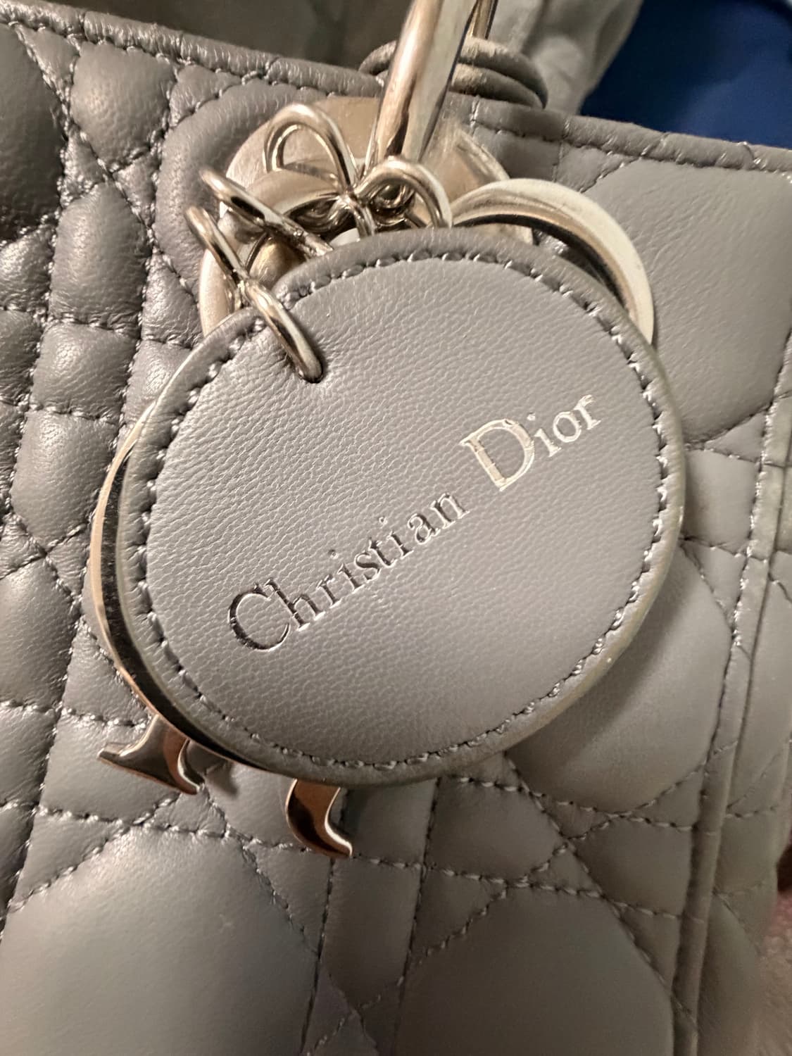 디올 레이디백 스몰 그레이 상품이미지5