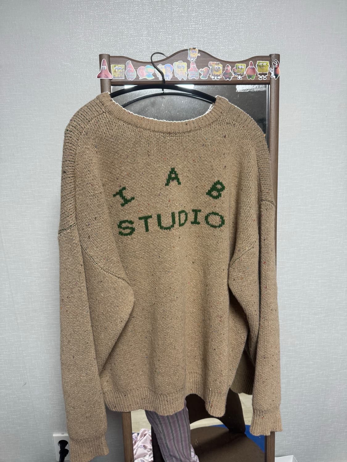 아이앱 스튜디오 x 새들러 하우스 니트 바질 상품이미지3