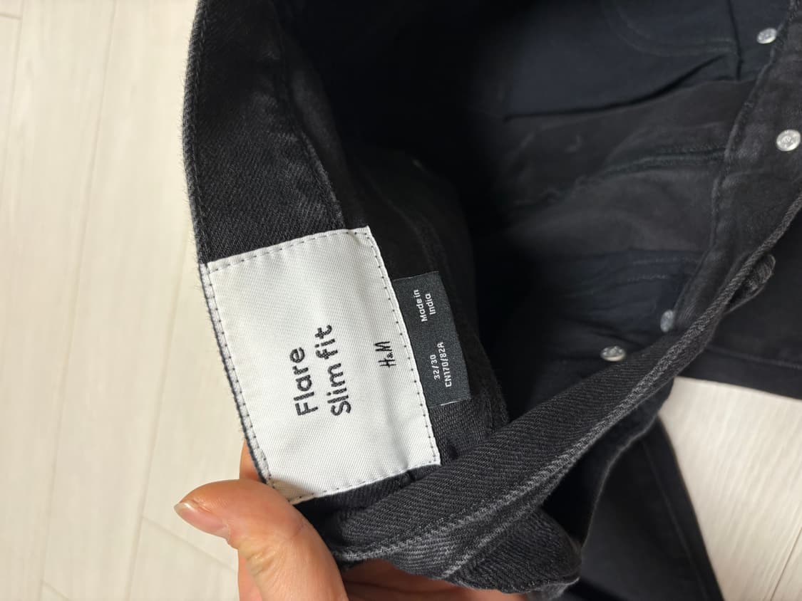 H&M 세미플레어 데님 팬츠 블랙 32인치 부츠컷 상품이미지2