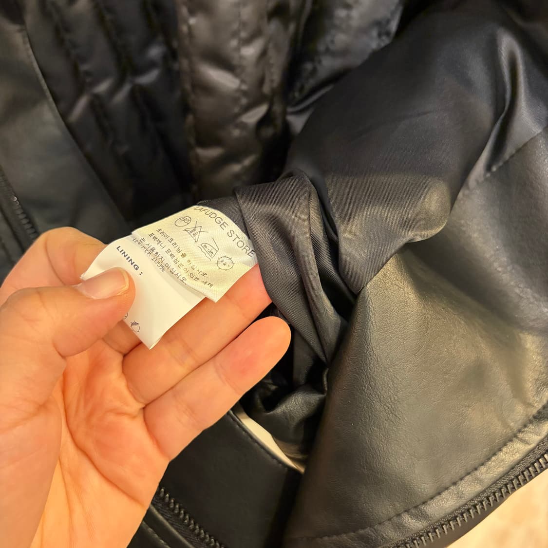 라퍼지스토어 블랙 배색 비건레더 자켓 상품이미지4
