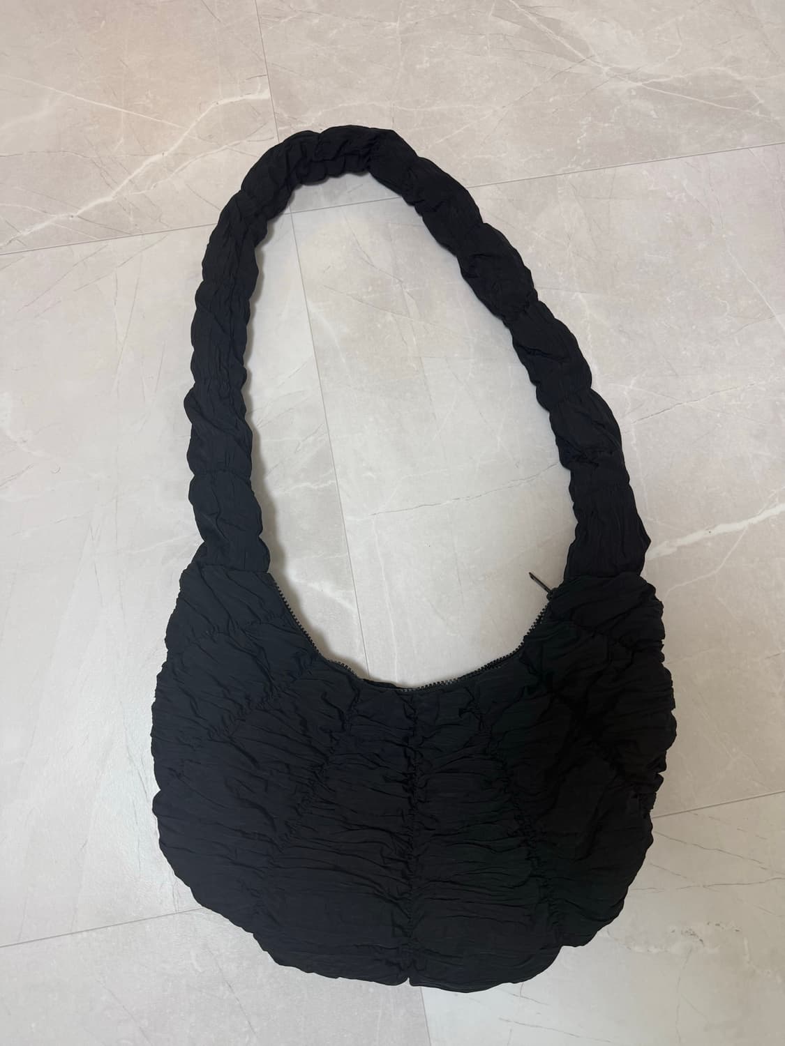 COS 리플 크로스바디 백 블랙 상품이미지2