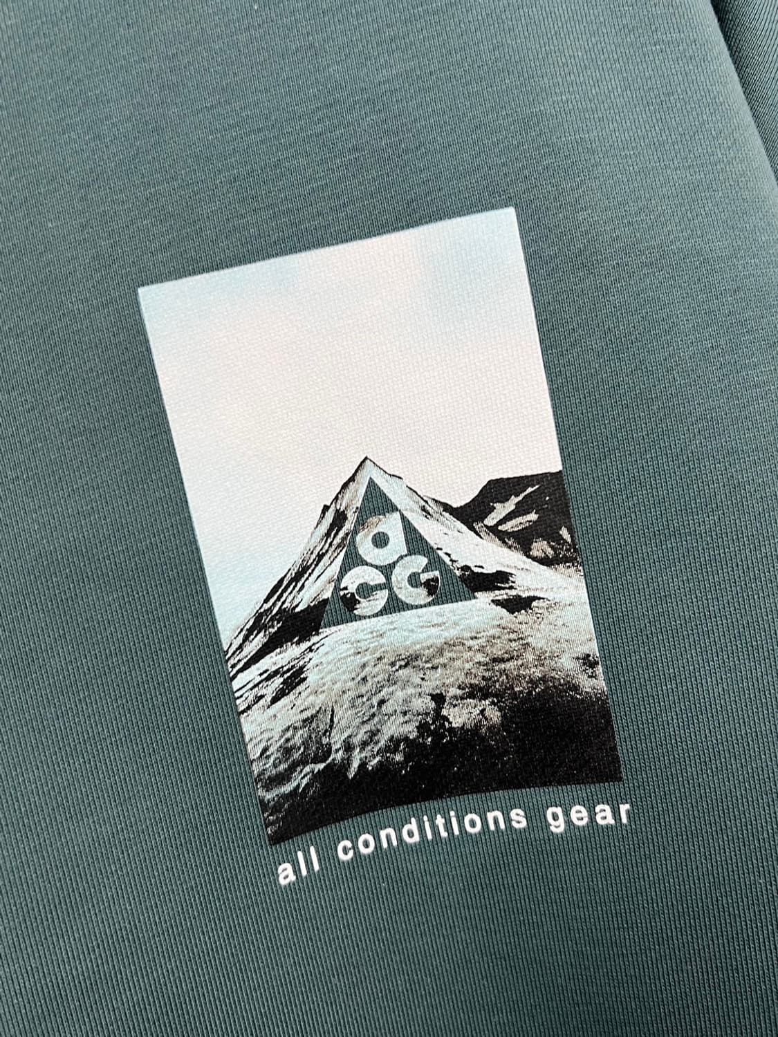 나이키acg 써마핏 플리스 그래픽 기모 맨투맨 상품이미지3