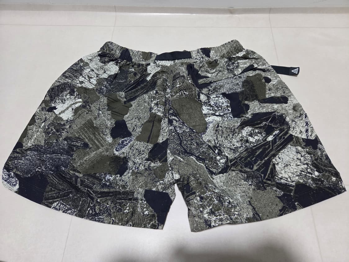 나이키 ACG 프린트 트레일 쇼츠 카키 상품이미지2