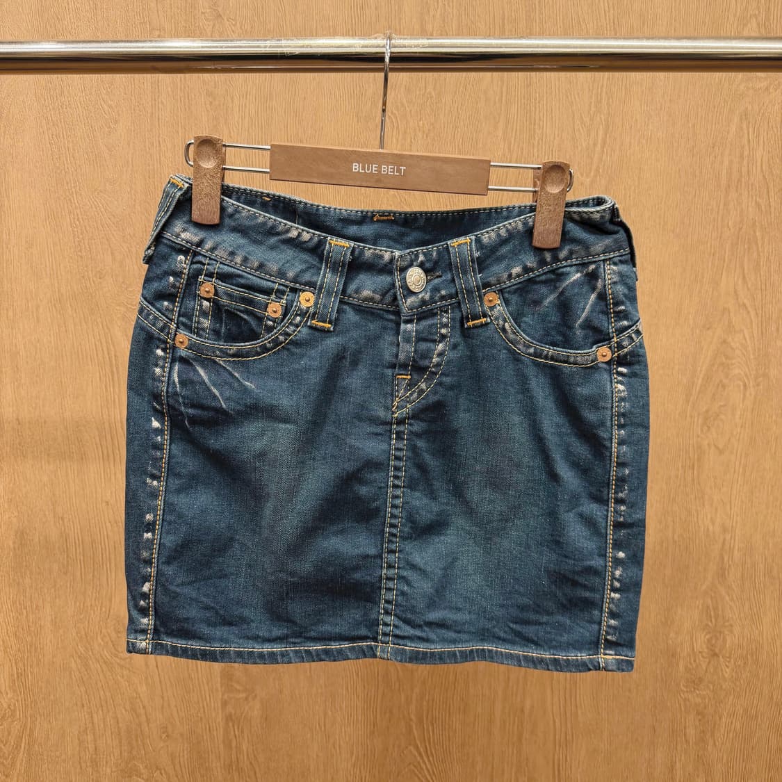 리바이스 코튼 미니 스커트 플랩 포켓 레드 로고 탭 디테일 H라인 진청 상품이미지2