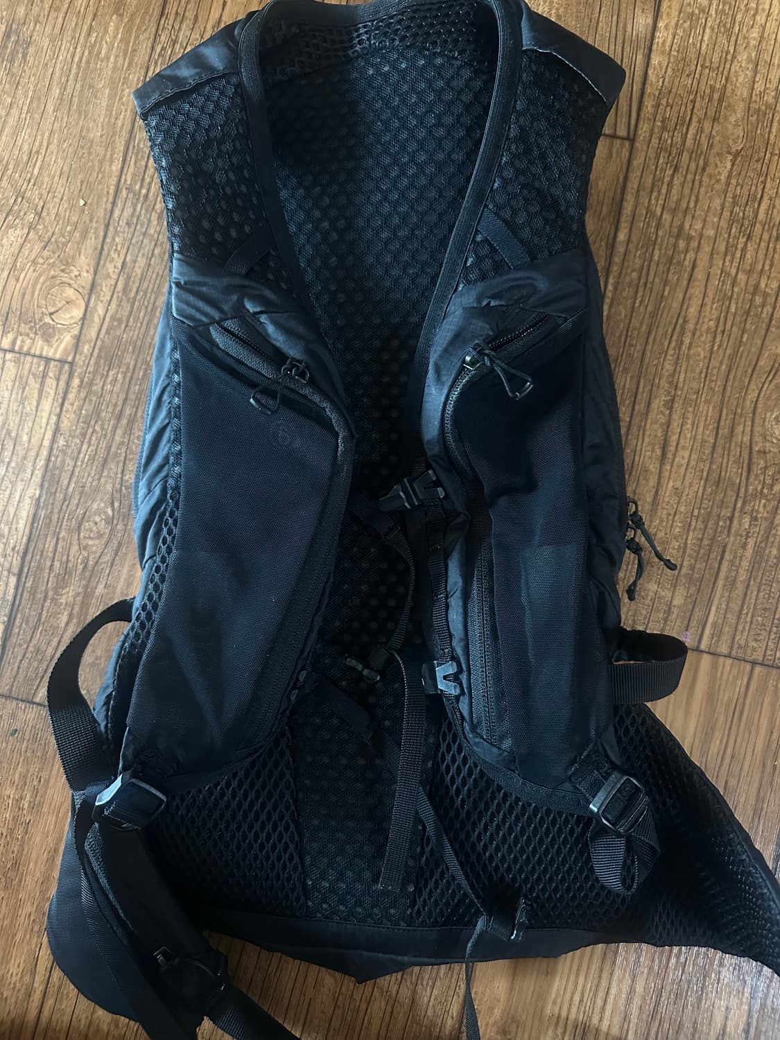 mm6 살로몬 블랙 백팩 상품이미지2