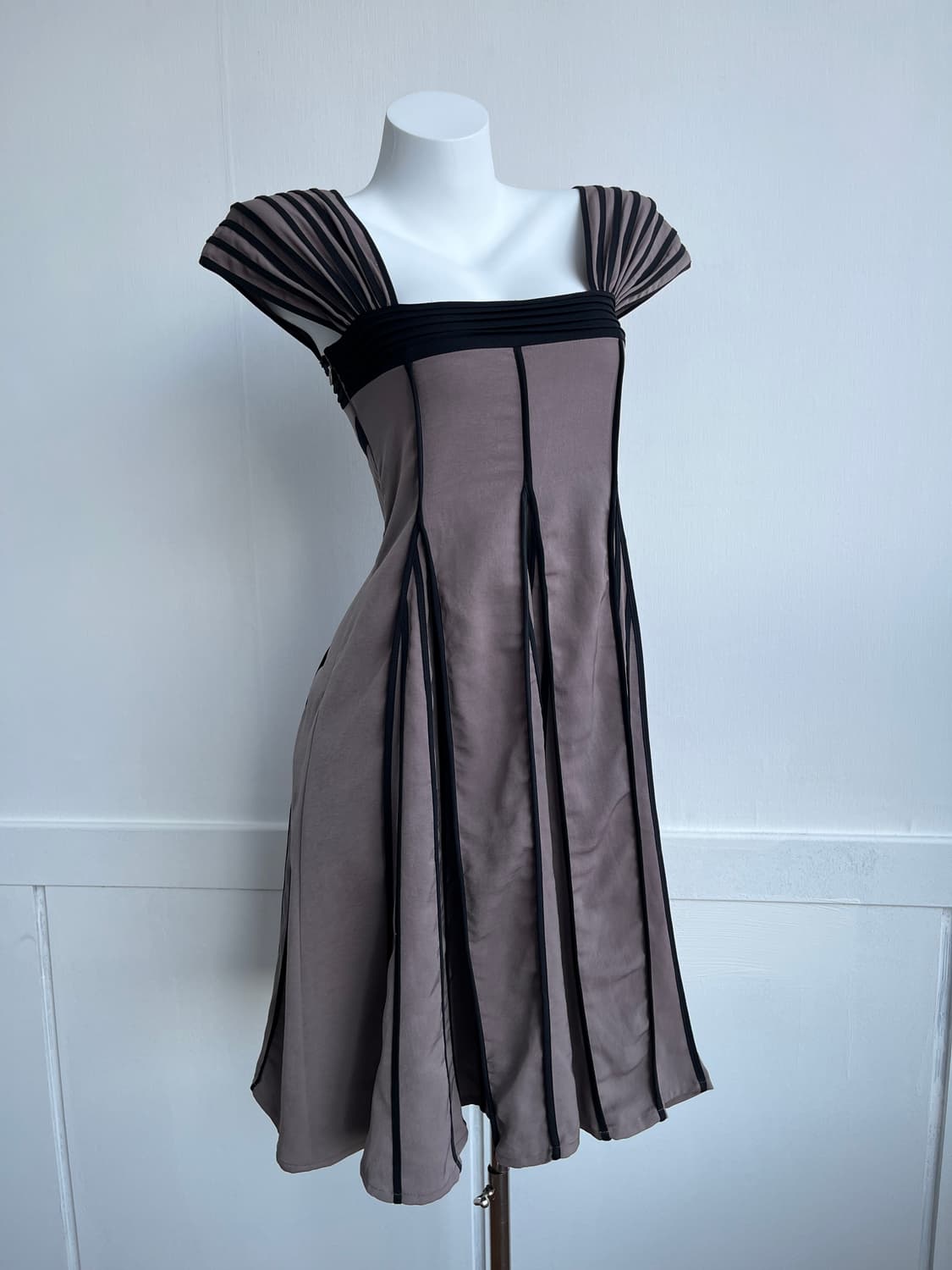 BLEU LAGON 입체 플리츠 원피스 상품이미지1