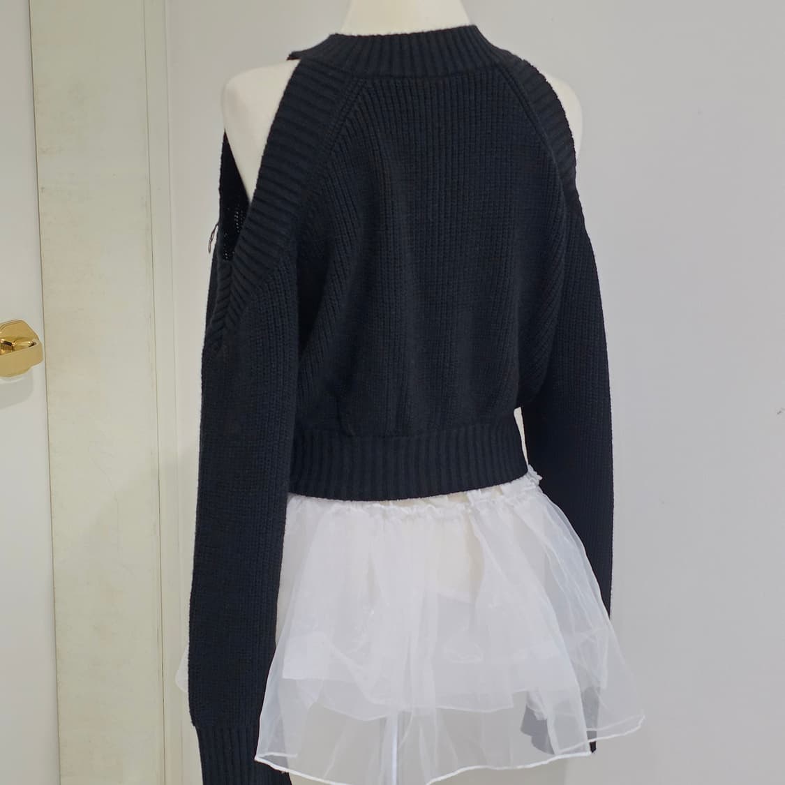 일본빈티지)블랙 오프숄더 크롭 니트스웨터 상품이미지4