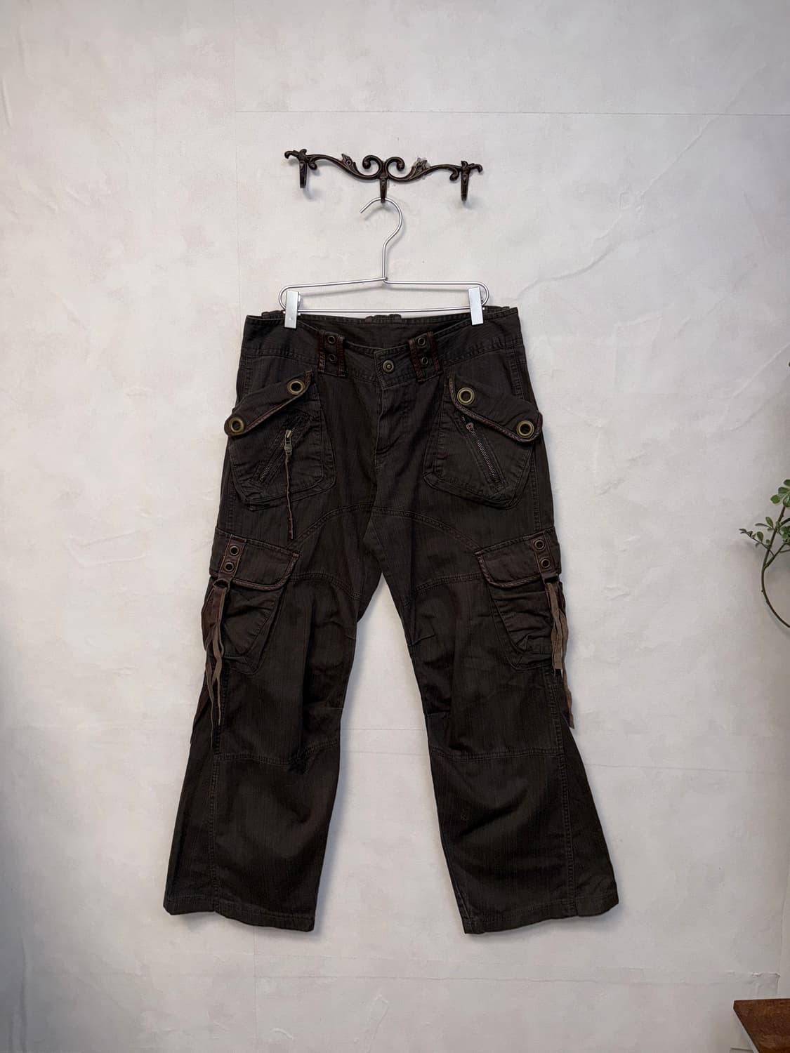 Dark brown eyelet multi pocket 카고팬츠 상품이미지1