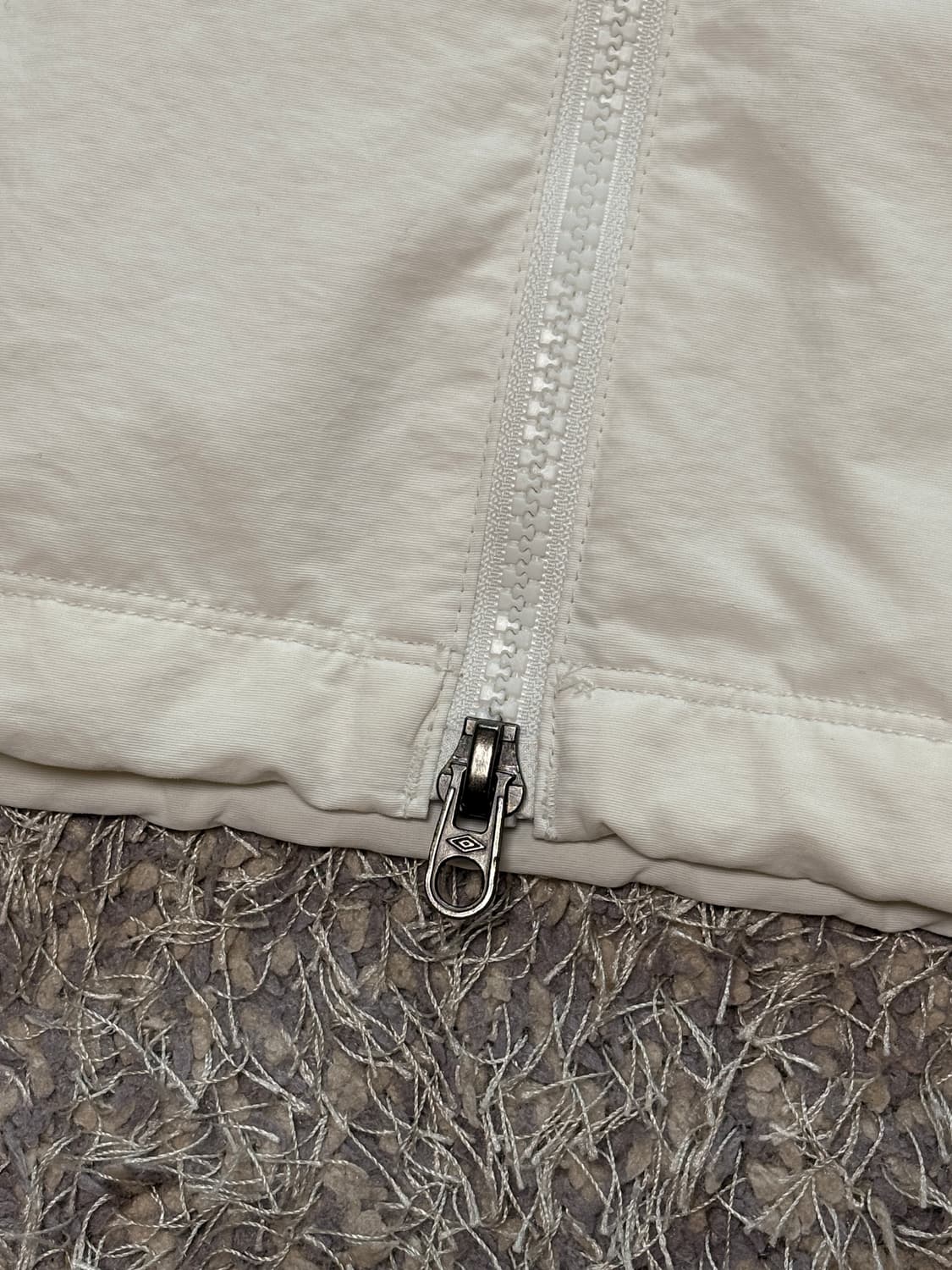 엄브로 아이보리 바람막이 상품이미지5