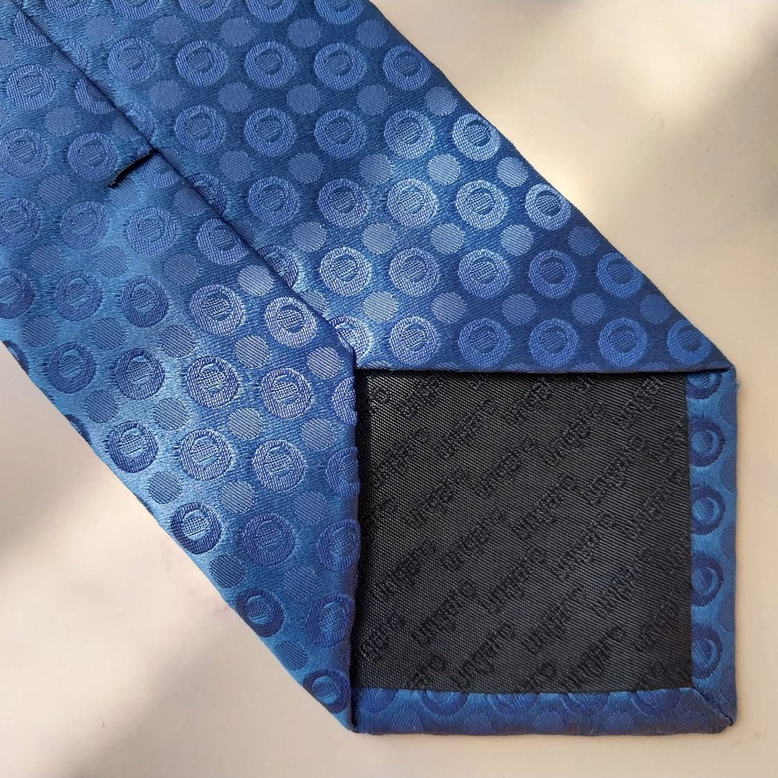 웅가로 실크 블루 로고 패턴 넥타이 8.5cm A+등급 K2364
 상품이미지6